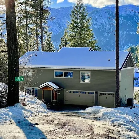Alpine Lodge - Epic Mountain Views, Hot Tub, 2 Miles To Town